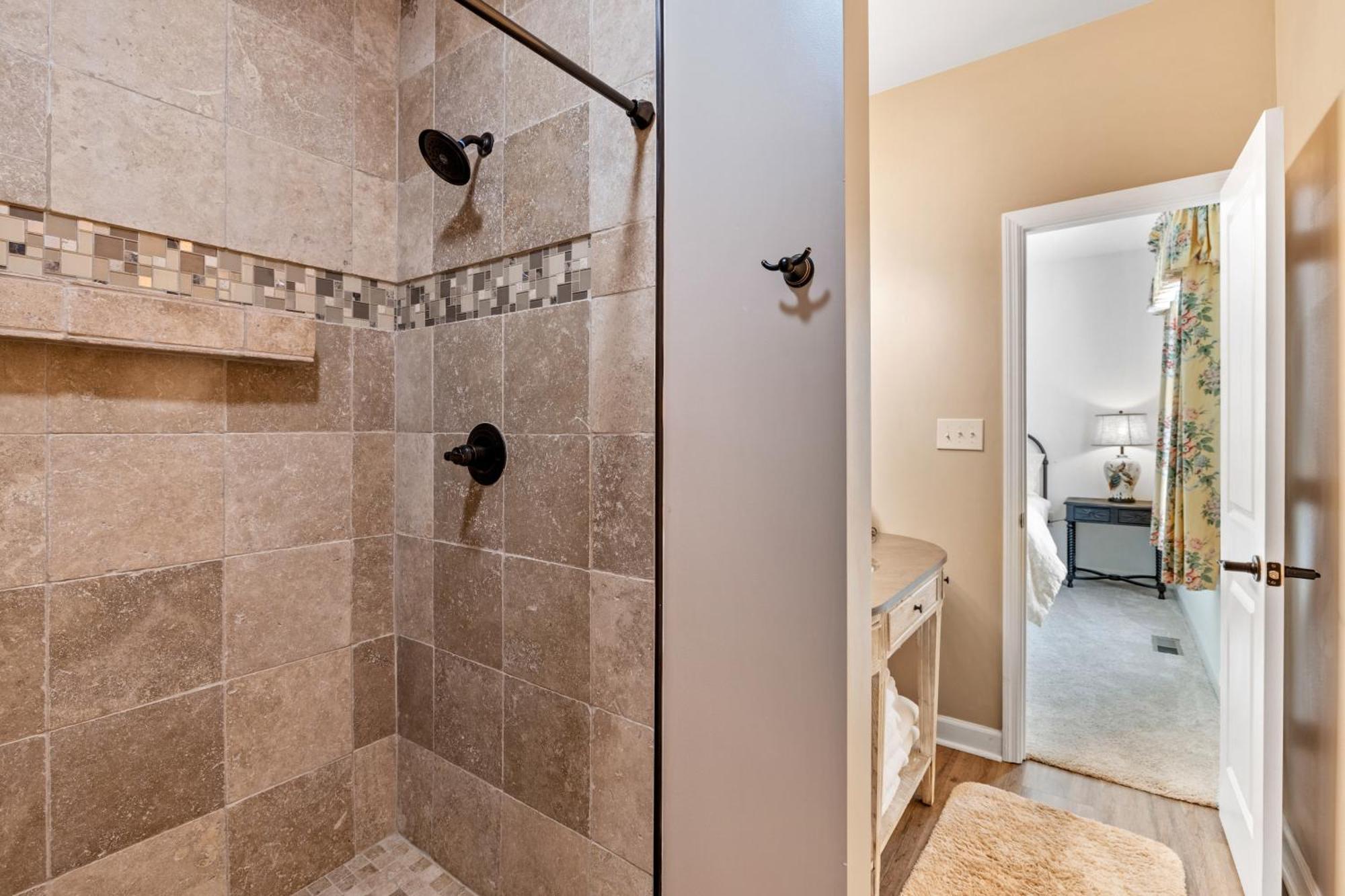 Bear Pass Is A 3 Bed 2 Bath Craftsman Style Home Located Within Walking Distance To Dt جاتلينبرج المظهر الخارجي الصورة