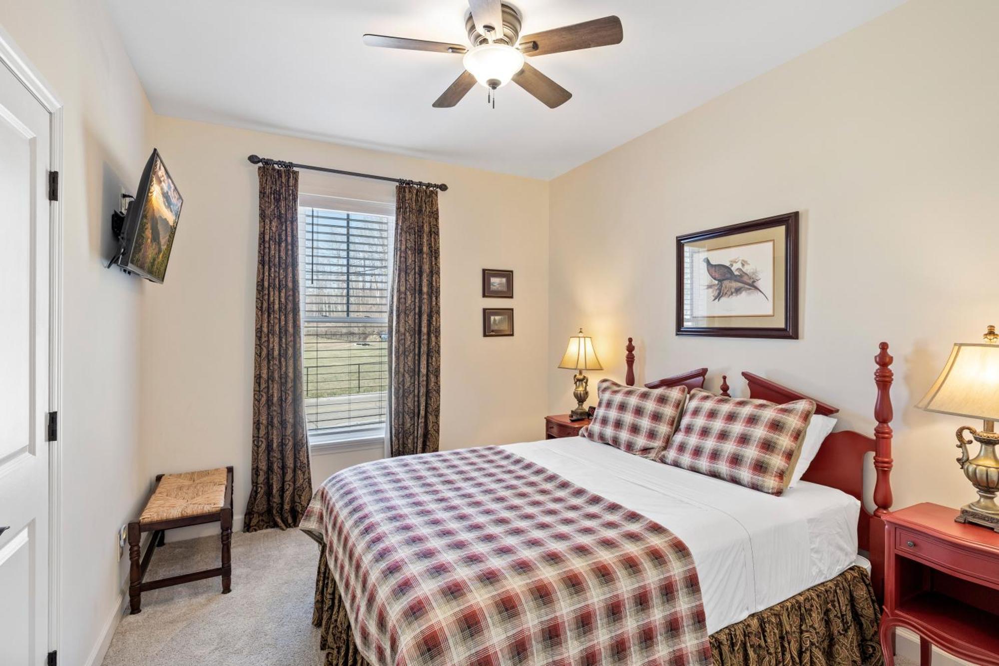 Bear Pass Is A 3 Bed 2 Bath Craftsman Style Home Located Within Walking Distance To Dt جاتلينبرج المظهر الخارجي الصورة