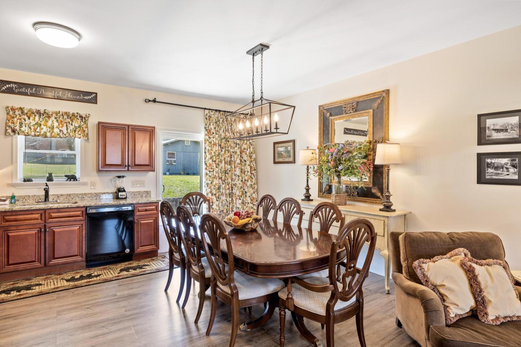 Bear Pass Is A 3 Bed 2 Bath Craftsman Style Home Located Within Walking Distance To Dt جاتلينبرج المظهر الخارجي الصورة