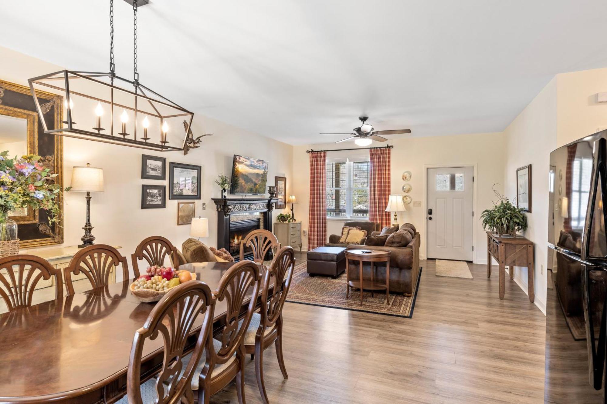 Bear Pass Is A 3 Bed 2 Bath Craftsman Style Home Located Within Walking Distance To Dt جاتلينبرج المظهر الخارجي الصورة