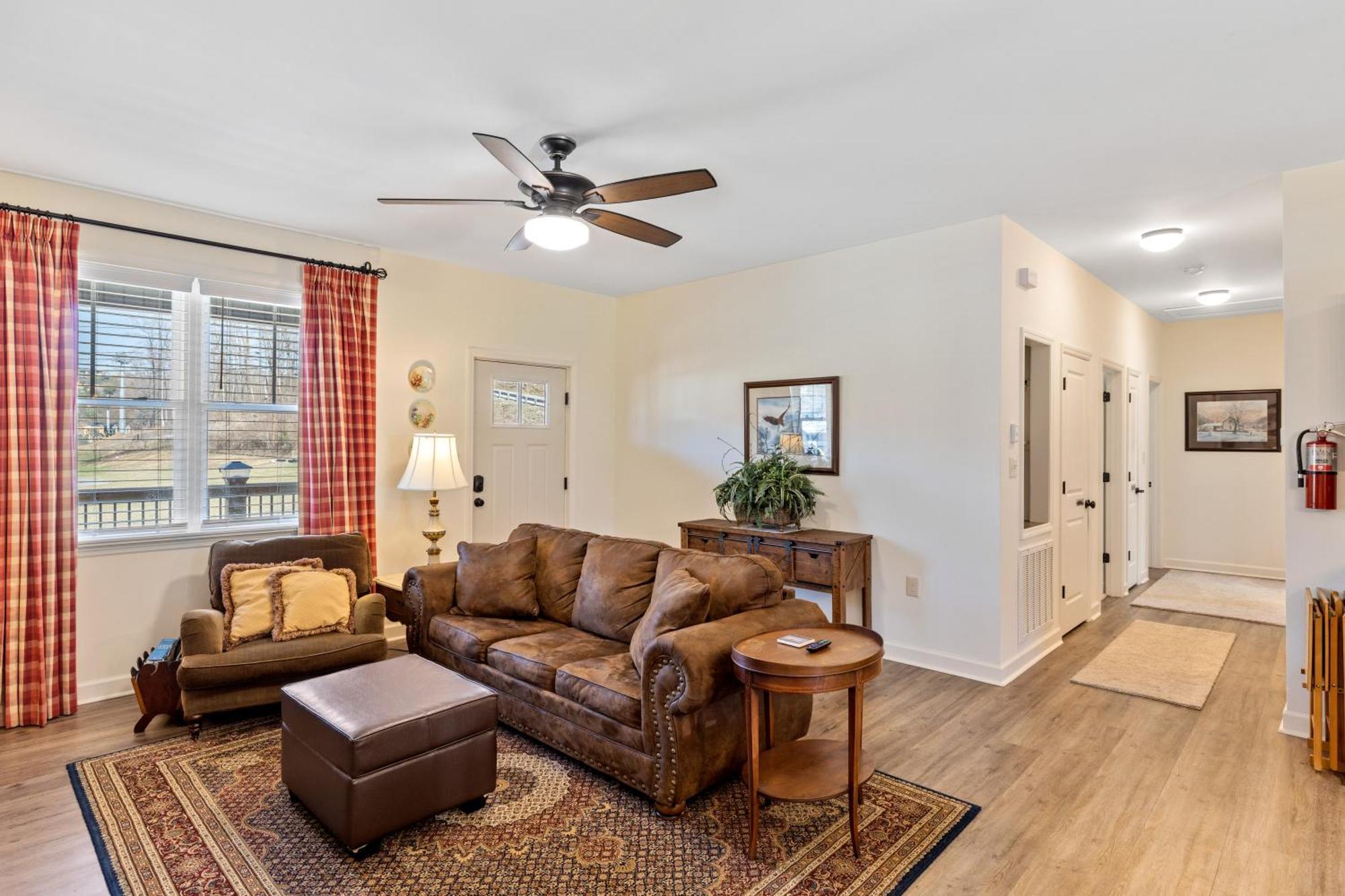 Bear Pass Is A 3 Bed 2 Bath Craftsman Style Home Located Within Walking Distance To Dt جاتلينبرج المظهر الخارجي الصورة