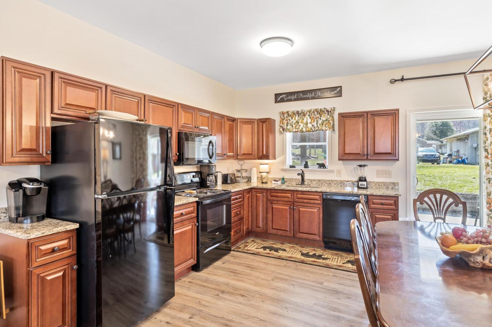 Bear Pass Is A 3 Bed 2 Bath Craftsman Style Home Located Within Walking Distance To Dt جاتلينبرج المظهر الخارجي الصورة