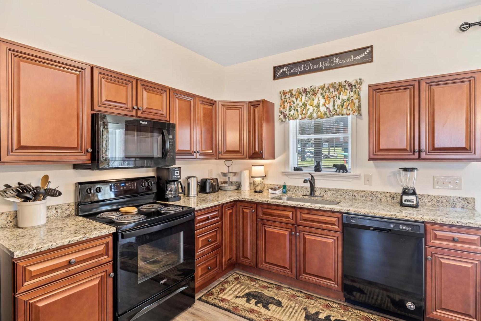 Bear Pass Is A 3 Bed 2 Bath Craftsman Style Home Located Within Walking Distance To Dt جاتلينبرج المظهر الخارجي الصورة